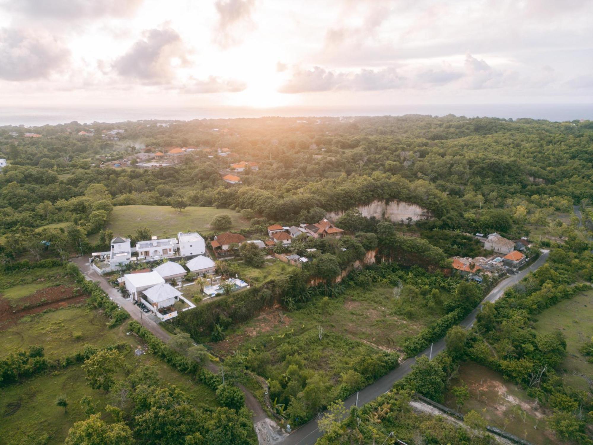 Sukacita Hill Hotel Uluwatu Buitenkant foto